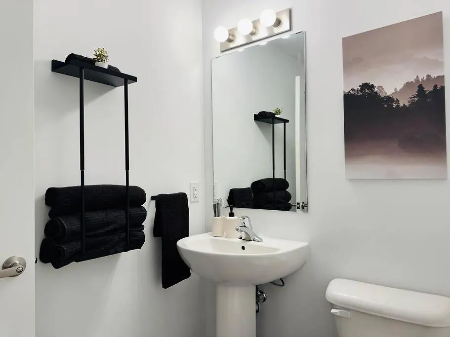 Luxury Stay Near Niagara Falls