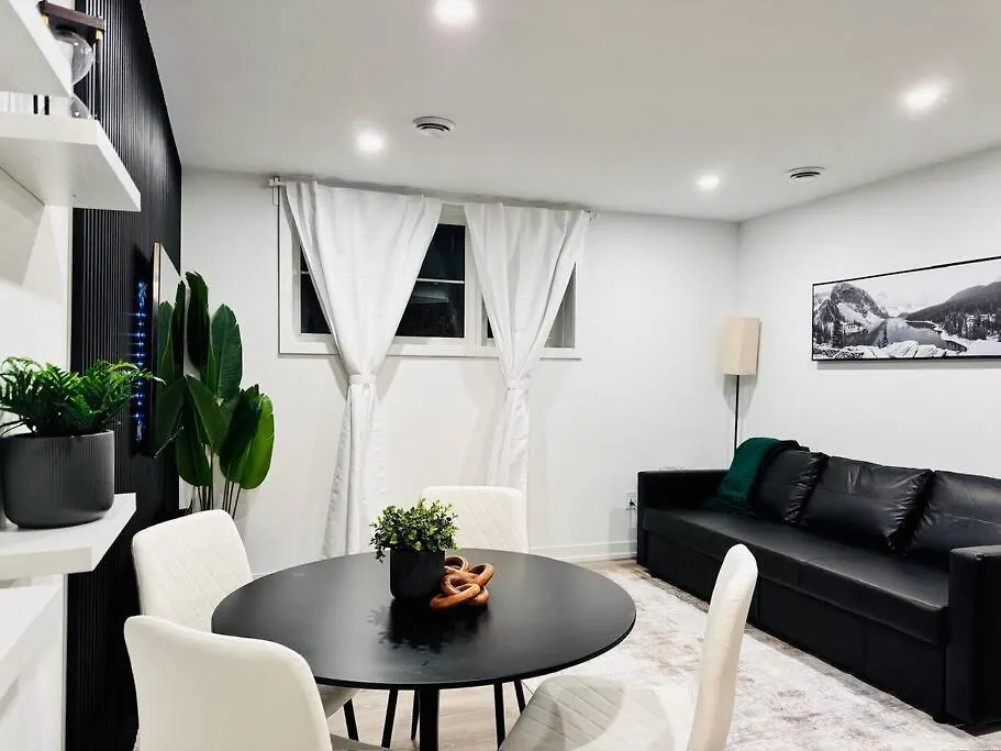 Luxury Stay Near Niagara Falls Apartment